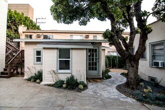 950 North Hayworth Avenue, Unit A in West Hollywood, CA - Foto de edificio - Building Photo