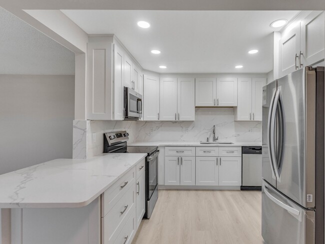 2030 Hythe B in Boca Raton, FL - Building Photo - Building Photo