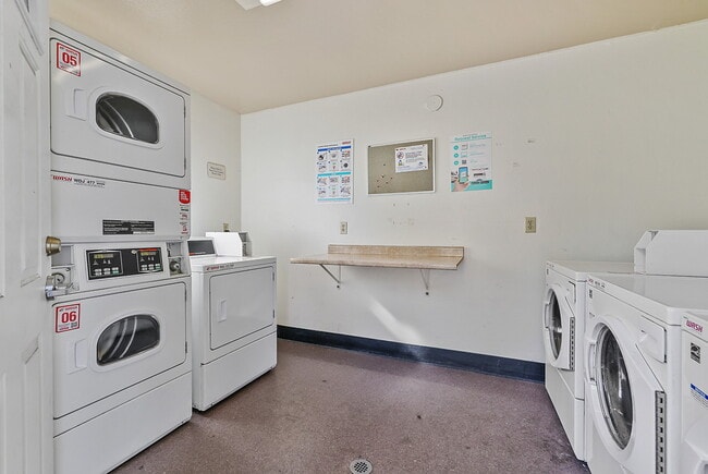 Pinehurst in Ventura, CA - Building Photo - Building Photo