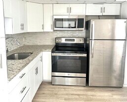2810 NE 201st Terrace in Miami, FL - Building Photo