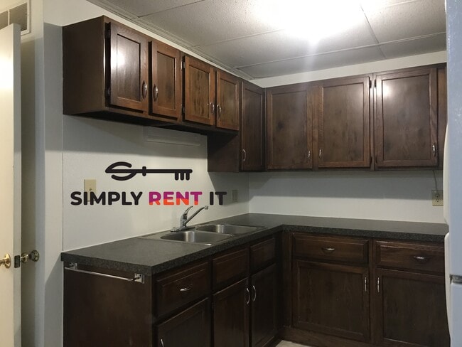 215 N Main St in Roland, IA - Building Photo - Building Photo