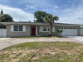 1363 Howard St in Clearwater, FL - Building Photo