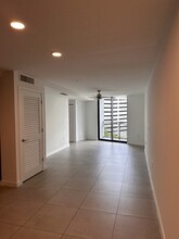 1234 NW 8th Ct, Unit B19 in Miami, FL - Building Photo - Building Photo