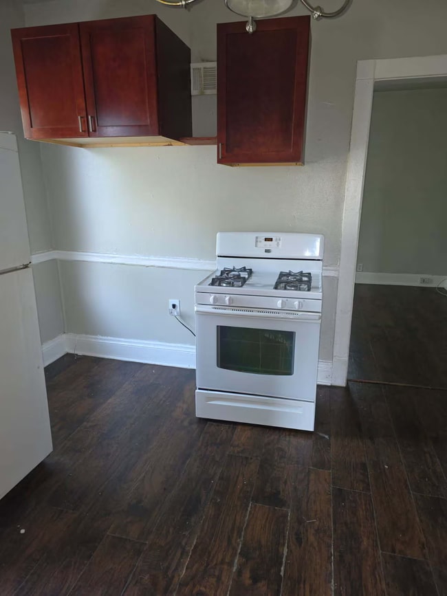 106-108 W Keefe Ave, Unit Rear Upper