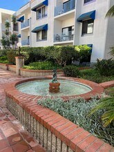8328 Regents Rd-Unit -3G in San Diego, CA - Building Photo - Building Photo