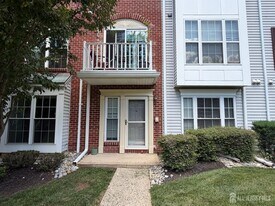 511 Dunn Cir in Bridgewater, NJ - Building Photo