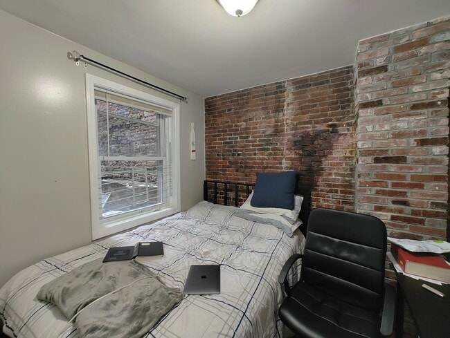 42 Anderson St, Unit B in Boston, MA - Foto de edificio - Building Photo