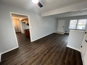 8525 Evanston Ave in Raytown, MO - Building Photo - Building Photo