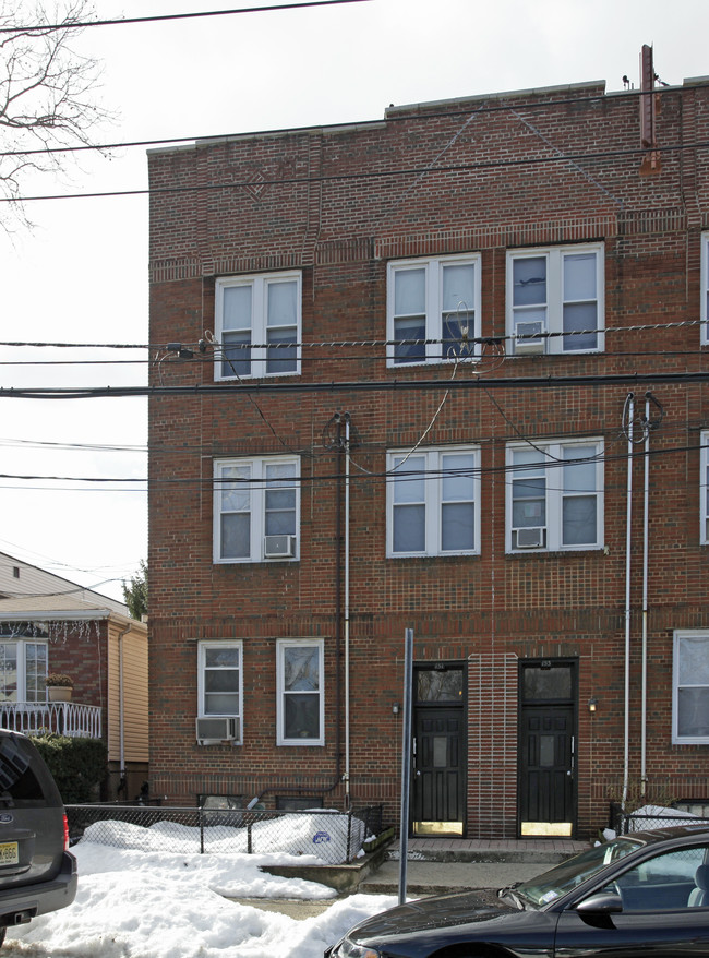 151 Roosevelt Ave in Jersey City, NJ - Building Photo - Building Photo