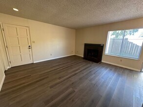 3701 Colonial Dr-Unit -1 in Modesto, CA - Building Photo - Building Photo