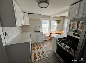 121 Hawley Ave in Milford, CT - Building Photo