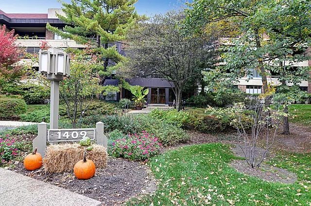 property at 1409 Burr Oak Rd