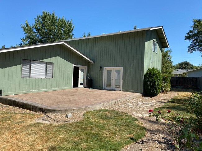 19000 SW Rosedale Ct in Aloha, OR - Building Photo - Building Photo
