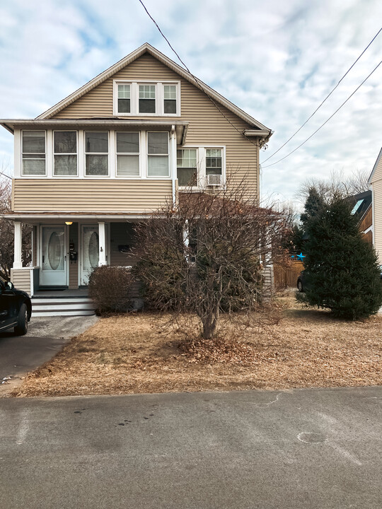 65 Beaumont St, Unit #1 in Fairfield, CT - Building Photo