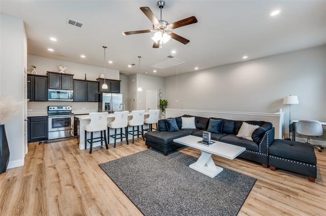 1926 Bel Air Dr in Arlington, TX - Building Photo