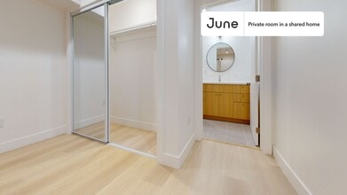 Private bedroom in 5 bed/4 bath Home in Los Angeles, CA - Building Photo - Building Photo