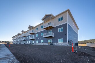 Summerset Heights in Summerset, SD - Foto de edificio - Building Photo