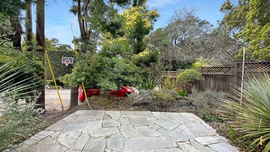 5556 Griffin St in Oakland, CA - Building Photo - Building Photo