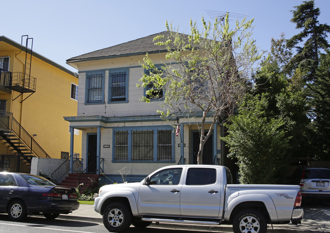 627 E 15th St in Oakland, CA - Foto de edificio - Building Photo