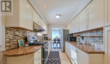 133 Shady Pine Cir in Brampton, ON - Building Photo - Building Photo