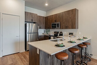 Riverwalk Apartments in Idaho Falls, ID - Foto de edificio - Building Photo