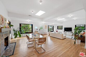 623 N Sierra Bonita Ave, Unit 325 in Los Angeles, CA - Building Photo - Building Photo