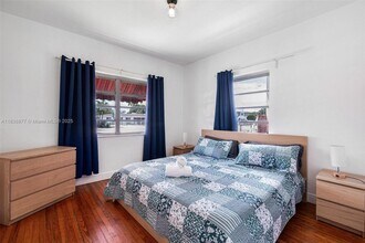 220 Beacom Blvd in Miami, FL - Building Photo - Building Photo