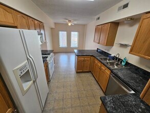 655 Perrie Dr, Unit 501 in Elk Grove Village, IL - Foto de edificio - Building Photo