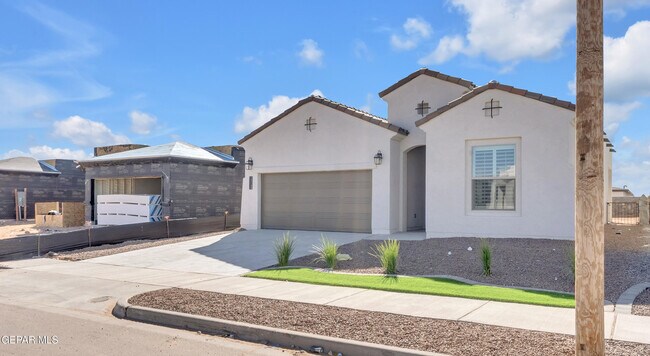 15148 Destination in El Paso, TX - Building Photo - Building Photo