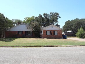1605 9th St in Hempstead, TX - Building Photo - Building Photo