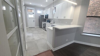 6443 S Peoria St, Unit 206 in Chicago, IL - Foto de edificio - Building Photo