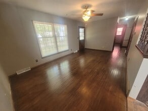 3207 E 41st St in Des Moines, IA - Building Photo - Building Photo