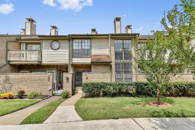 property at 736 Country Pl Dr