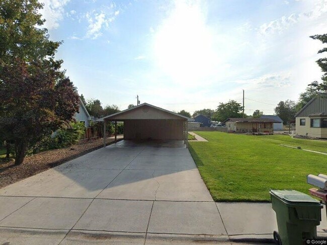 property at 656 SW 5th St