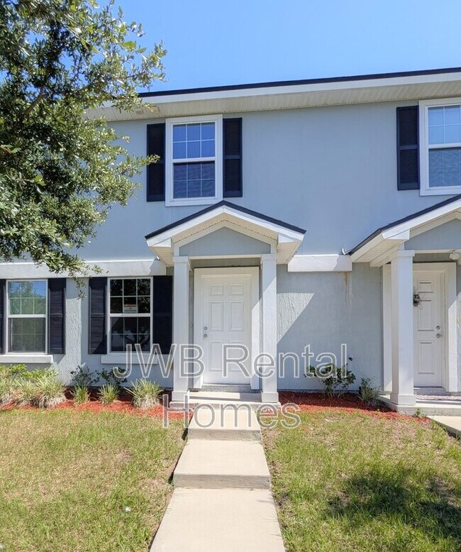 8452 McGirts Village Ln in Jacksonville, FL - Building Photo - Building Photo