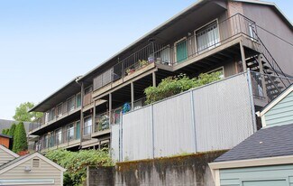 1118 SE Rhone St in Portland, OR - Building Photo