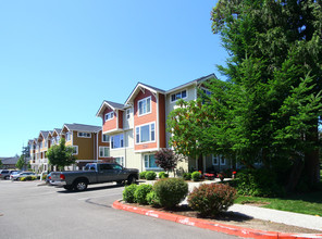 Olympic Square in Gig Harbor, WA - Foto de edificio - Building Photo