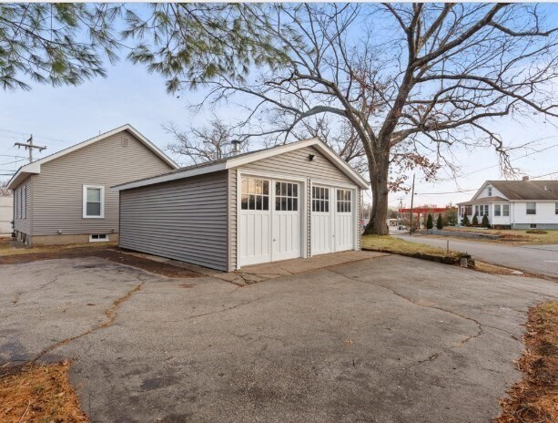 735 Washington St in Attleboro, MA - Building Photo