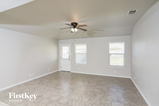 8927 Hickman Pk in San Antonio, TX - Building Photo - Building Photo