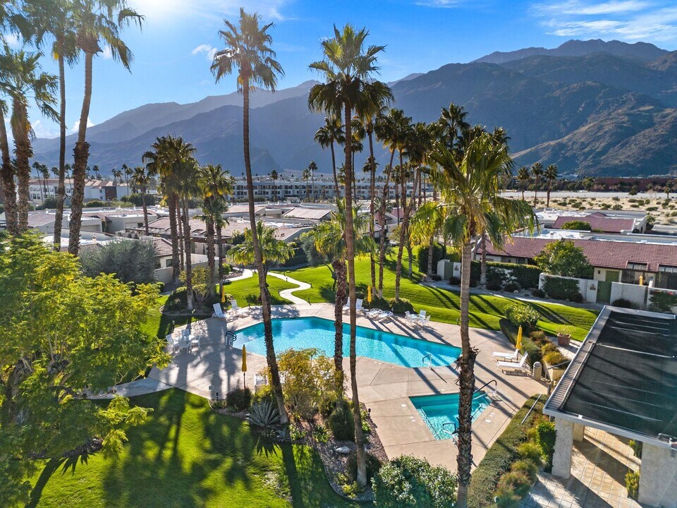 1317 E Amado Rd in Palm Springs, CA - Building Photo