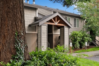 Willow Hill Apartments in Puyallup, WA - Building Photo - Building Photo