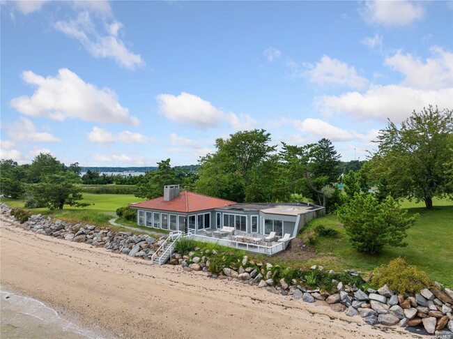 333 Centre Island Rd in Oyster Bay, NY - Building Photo - Building Photo