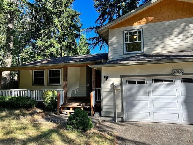 property at 6712 Sierra Dr SE