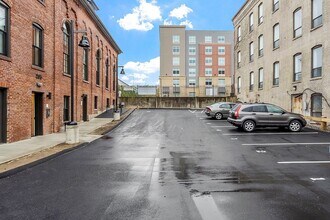 205 Summer St, Unit 3 in Worcester, MA - Building Photo - Building Photo