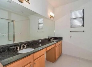 965 NE 193rd Terrace in Miami, FL - Building Photo - Building Photo