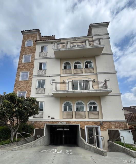 11501 Hatteras St in Los Angeles, CA - Building Photo