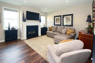 4311 Corn Silk Ln in Woodbury, MN - Foto de edificio - Building Photo