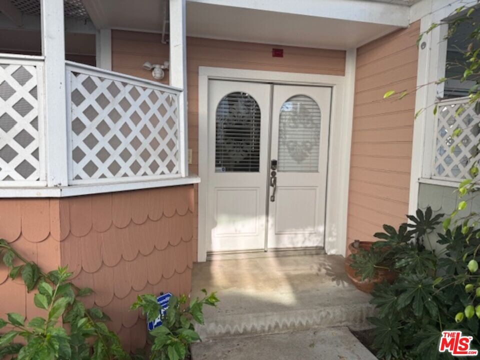 320 N Catalina Ave in Redondo Beach, CA - Building Photo
