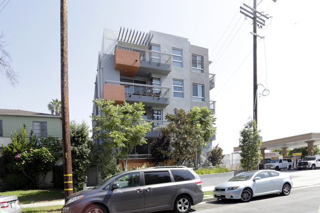 1666 Greenfield Ave in Los Angeles, CA - Building Photo - Building Photo