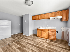 78 Atlantic St, Unit 206 in New Britain, CT - Foto de edificio - Building Photo